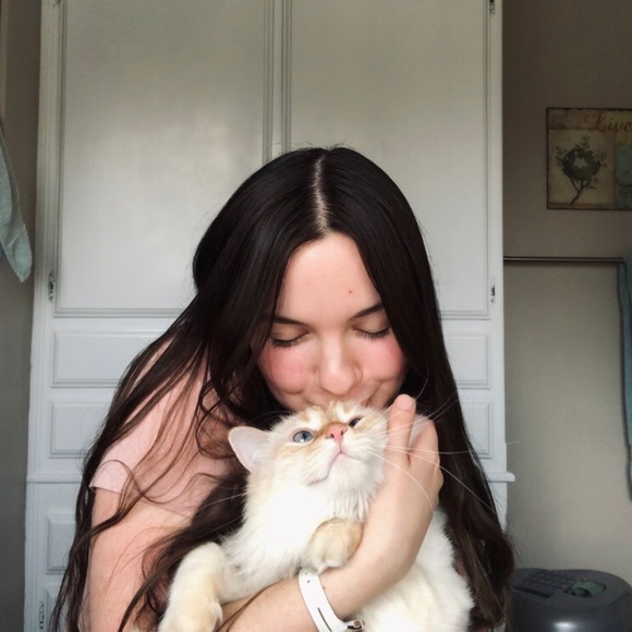 Meet your Posher, Juliana - Picture 2 of 2